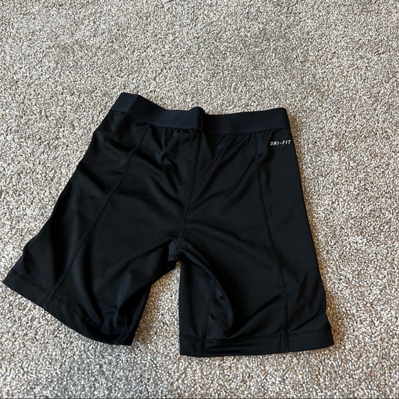 Nike pro 6” biker shorts - Picture 4 of 6